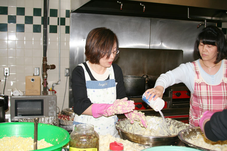 041109-kitchen (2).jpg